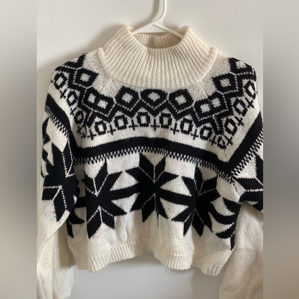 Turtle Neck Cropped Sweater/ Brand is derek heart/ Worn once